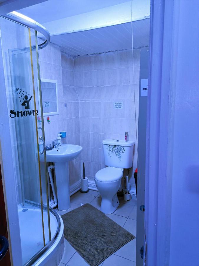 Homestay Bedspace Birmingham Bagian luar foto