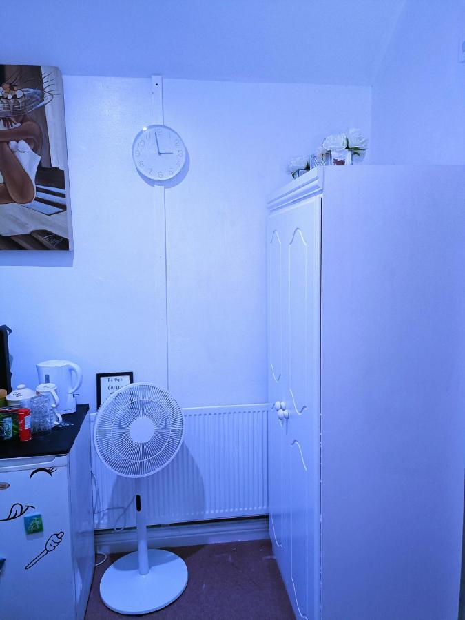 Homestay Bedspace Birmingham Bagian luar foto